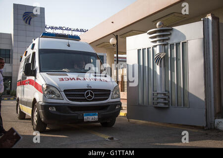 Cairo, Egypt. 19th May, 2016. An ambulance leaves the building dedicated to relatives and family of victims of EgyptAir flight MS804, at Cairo International Airport, May 19. 19th May, 2016. 2016 Credit:  Sima Diab/ZUMA Wire/Alamy Live News Stock Photo