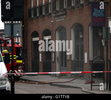 Newbury, Berkshire, UK. 19th May, 2016. Police have closed off ...