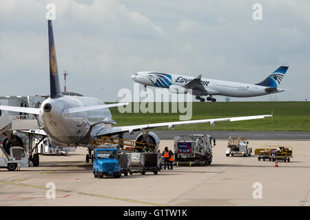 (160519)-- PARIS, May 19, 2016 (Xinhua) -- Photo taken on May 19, 2016 shows an airplane of EgyptAir taking off at the Charles de Gaulle Airport, in Paris, France. Egypt's Foreign Ministry confirmed to Egyptian Civil Aviation Ministry that wreckages of the missing airplane were found near the Greek Island of Karpathos, EgyptAir said on Thursday. Earlier in the day, EgyptAir said the missing plane, an Airbus A320, disappeared from radar screens en route from Paris to Cairo Thursday at 2:45 am Cairo local time (0045 GMT), with 66 people aboard. (Xinhua/Pierre Andrieu) Stock Photo