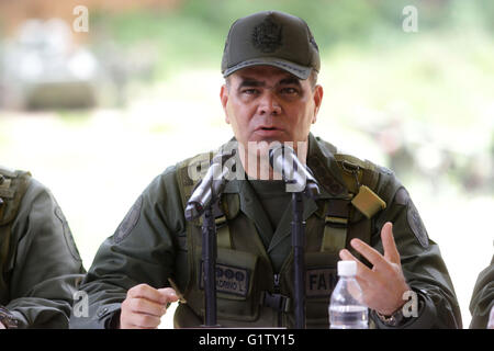 Caracas, Venezuela. 19th May, 2016. Venezuelan Defense Minister Vladimir Padrino takes part in a press conference to inform on the 'Independence Exercise 2016' in the Tiuna Fort, Caracas, capital of Venezuela, on May 19, 2016. Venezuela's Bolivarian National Armed Forces (FANB) will hold military drills during the next two days. Credit:  Zurimar Campos/AVN/Xinhua/Alamy Live News Stock Photo