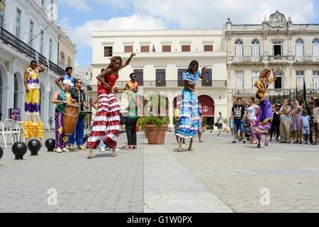 Street performers dancing on stilts in Plaza Vieja (Old Square), Habana (Havana), Cuba Stock Photo