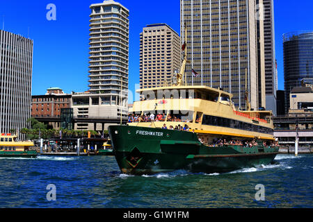 One of the famous Manly ferries leaves Circular Quay in Sydney Stock Photo