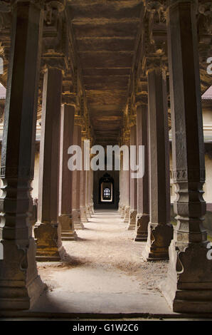 Inner view of pillars of Datia Palace, Also known as Bir Singh Palace or Bir Singh Dev Palace. Datia, Madhya Pradesh, India Stock Photo