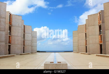 Modern Architecture - Modern architecture and courtyard in California Stock Photo