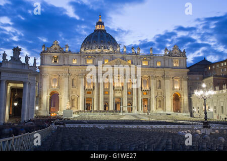 Rome - St. Peter's Basilica - 'Basilica di San Pietro' and the square at dusk. Stock Photo