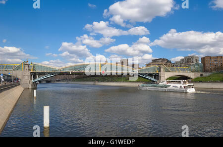 Pedestrian bridge Bogdan Khmelnitsky or Kyivskiy pedestrian bridge over the Moscow River Stock Photo