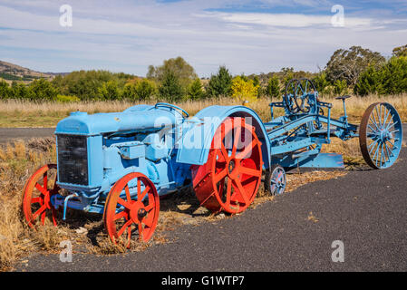 1917 Fordson Model F tractor with plough Stock Photo