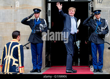 Amsterdam, The Netherlands. 19th May, 2016. King Willem-Alexander and Queen Maxima of The Netherlands attend the gala dinner for the Corps Diplomatique at the Royal Palace in Amsterdam, The Netherlands, 19 May 2016. Photo: Patrick van Katwijk - NO WIRE SERVICE -/dpa/Alamy Live News Stock Photo