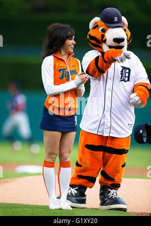 Detroit Tigers mascot celebrates his 18th birthday in Orion Township – The  Oakland Press