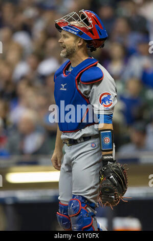Milwaukee, WI, USA. 18th May, 2016. Chicago Cubs catcher David Ross #3 during the Major League Baseball game between the Milwaukee Brewers and the Chicago Cubs at Miller Park in Milwaukee, WI. John Fisher/CSM/Alamy Live News Stock Photo