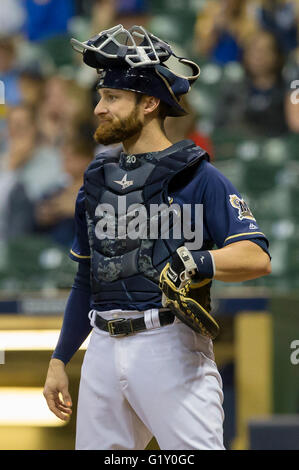 Milwaukee, WI, USA. 18th May, 2016. Milwaukee Brewers catcher Jonathan Lucroy #20 during the Major League Baseball game between the Milwaukee Brewers and the Chicago Cubs at Miller Park in Milwaukee, WI. John Fisher/CSM/Alamy Live News Stock Photo