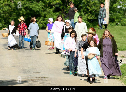 Miles, Iowa, USA. 19th May, 2016. Easton Valley Elementary School fourth-graders walk to the Teeds Grove No. 3 School at the Threshing Grounds in Miles, Iowa Thursday, May 19, 2016. Credit:  Kevin E. Schmidt/Quad-City Times/ZUMA Wire/Alamy Live News Stock Photo