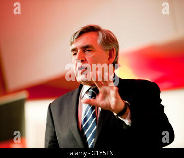 London, UK. 21st May, 2015. Gordon Brown Former Labour Prime Minister of Britain addresses the Fabian summer Conference 2016 on the EU Referendum about Britain leaving the EU on 23rd June. Credit:  Prixpics/Alamy Live News