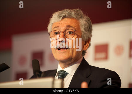 London, UK. 21st May, 2015. Massimo D'Alema former prime minister of Italy addresses the Fabian summer Conference 2016 about Britain in the EU Credit:  Prixpics/Alamy Live News Stock Photo