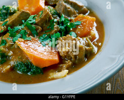 Rindfleisch Altbiereintopf -  German traditional beef stew with carrots, dark beer Stock Photo
