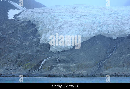 Glaciers and mountains reach down to the sea on Cape Lookout, Elephant Island, South Shetland Islands Stock Photo