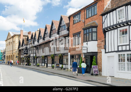 Chapel Street in Stratford-upon-Avon which includes the Mercure Hotel and Marco's New York Italian restaurant Stock Photo