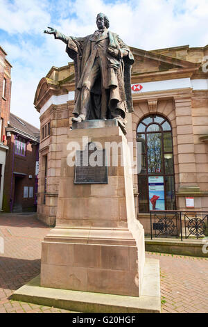 Statue Of Benjamin Disraeli High Street Aylesbury Buckinghamshire UK Stock Photo