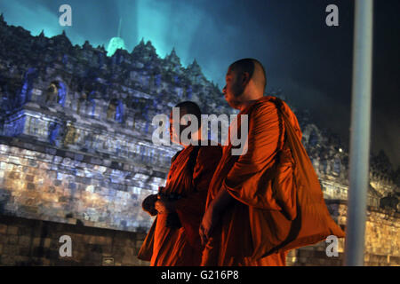 Magelang, Indonesia. 21st May, 2016. Buddhist monks walk around the Borobudur temple during celebrations for Vesak Day on May 22, 2016 in Magelang, Central Java, Indonesia. Vesak is observed during the full moon in May or June with the ceremony centered around three Buddhist temples, pilgrims walk from Mendut to Pawon, ending at Borobudur. The holy day celebrates the birth, the enlightenment to nirvana, and the passing of Gautama Buddha's, the founder of Buddhism. Credit:  Slamet Riyadi/ZUMA Wire/Alamy Live News Stock Photo