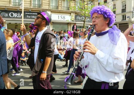 Brussels. 21st May, 2016. Performers take part in the biyearly Zinneke Parade under the theme 'Fragil' in Brussels, capital of Belgium on May 21, 2016. Credit:  Gong Bing/Xinhua/Alamy Live News Stock Photo