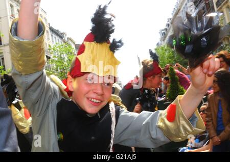 Brussels. 21st May, 2016. A performer takes part in the biyearly Zinneke Parade under the theme 'Fragil' in Brussels, capital of Belgium on May 21, 2016. © Gong Bing/Xinhua/Alamy Live News Stock Photo