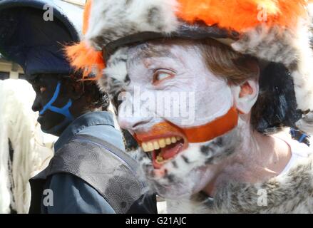Brussels. 21st May, 2016. Performers take part in the biyearly Zinneke Parade under the theme 'Fragil' in Brussels, capital of Belgium on May 21, 2016. © Gong Bing/Xinhua/Alamy Live News Stock Photo