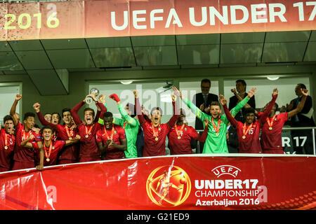 Baku, Azerbaijan. 21st May, 2016. Portugal's players and coaches celebrate with the cup as they win the 2016 UEFA European Under-17 Championship final football match Portugal vs Spain in Baku. Portugal beats Spain, 1-1. © Aziz Karimov/Pacific Press/Alamy Live News
