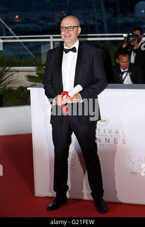 Cannes. 22nd May, 2016. Spanish director Juanjo Gimenez poses after he was awarded with the Palme d'Or award for Best Short Film for the film 'Timecode' during a photocall at 69th Cannes Film Festival in Cannes, southern France on May 22, 2016. Credit:  Jin Yu/Xinhua/Alamy Live News Stock Photo