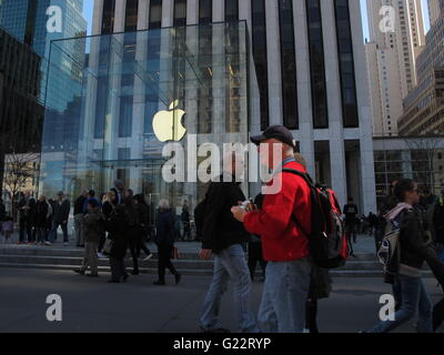 New York City. Apple store on Fifth Avenue Stock Photo