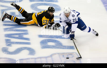 Tampa, Florida, USA. 22nd May, 2016. DIRK SHADD | Times.Tampa Bay Lightning defenseman Slater Koekkoek (29) tripped up by Pittsburgh Penguins center Nick Bonino (13) during the third period in game five of the Eastern Conference Finals between the Tampa Bay Lightning and the Pittsburgh Penguins at the Console Energy Center in Pittsburgh, Pa. on Sunday, May 22, 2016. © Dirk Shadd/Tampa Bay Times/ZUMA Wire/Alamy Live News Stock Photo