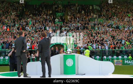 Celtic Park, Glasgow, Scotland. 23rd May, 2016. Celtic unveil Brendan Rodgers as the new manager. Brendan Rodgers (2nd left) waves to the support Credit:  Action Plus Sports/Alamy Live News Stock Photo