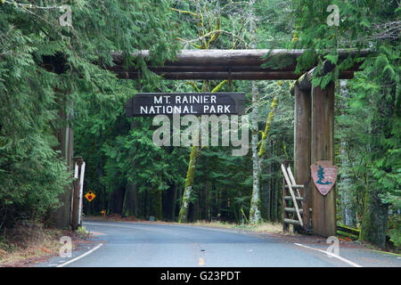 Mount Rainier National park entrance sign Stock Photo - Alamy