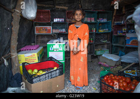 food shop in Anwald refugee camp, Northern Iraq where 8000 Iraqi people have found refuge. Stock Photo