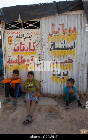 kids in Iraqi refugee camp Stock Photo