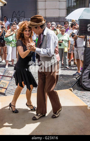 Old Tango Dance Couple , Antique market, Plaza Dorrego,  San Telmo,  Buenos Aires, Argentina Stock Photo