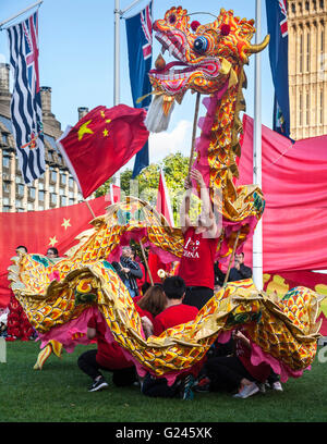 Chinese Dragon Dance in support of President Xi Jinping's visit to Britain, Parliament Square, Westminster, London, England. Stock Photo