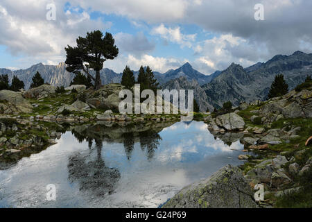 Cloudy afternoon in Amitges alpine tarns with Encantats and Peguera peaks, Aigüestortes i Estany de Sant Maurici National Park Stock Photo