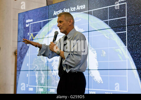 Washington DC, USA. 22nd Apr, 2016. NASA celebrates Earth day with the public in Union Station in Washington, DC - Pictured: astronaut Piers Sellers Stock Photo