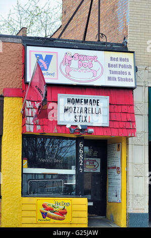 Hog dog stands are a tradition in Chicago and are found in many shapes and sizes, mainly embedded within neighborhoods. Chicago, Illinois, USA. Stock Photo