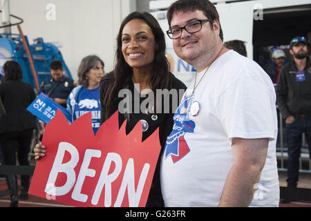 Santa Monica, California, USA. 23rd May, 2016. Actress and activist ROSARIO DAWSON with a supporter. Dawson has repeatedly praised Sanders for his policies and platform. © Mariel Calloway/ZUMA Wire/Alamy Live News Stock Photo