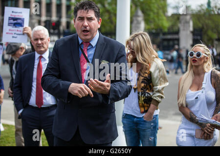 London, UK. 24th May, 2016. Rob Flello, Labour MP for Stoke-on-Trent South, addresses campaigners at a protest outside Parliament against the sourcing by pet store Dogs4Us of puppies from puppy farms. The Environmental, Food and Rural Affairs Sub-Committee are currently investigating the sale of dogs as part of an inquiry into animal welfare. Credit:  Mark Kerrison/Alamy Live News Stock Photo