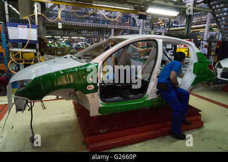 View of the Iranian car manufactory 'Khodro Industrial Grou' in Teheran, Iran, 14 May 2016. The manufactory has a licence for producing the Peugeot 206. PHOTO: ARNULF STOFFEL/dpa - NO WIRE SERVICE - Stock Photo