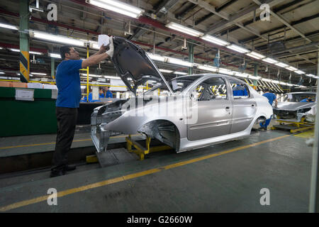 View of the Iranian car manufactory 'Khodro Industrial Grou' in Teheran, Iran, 14 May 2016. The manufactory has a licence for producing the Peugeot 206. PHOTO: ARNULF STOFFEL/dpa - NO WIRE SERVICE - Stock Photo