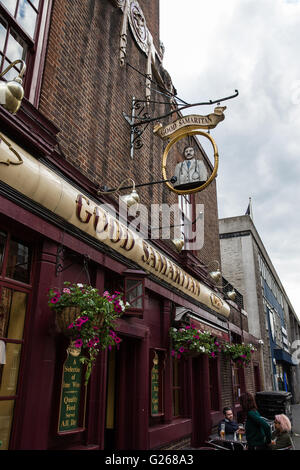 London, UK. 24th May, 2016. The Good Samaritan pub, next to the Royal London Hospital in Whitechapel. A petition started by medics, patients and local residents to prevent the redevelopment of this much-loved historical pub by the Barts Charity has been signed by over 2,800 people in only one week. Credit:  Mark Kerrison/Alamy Live News Stock Photo