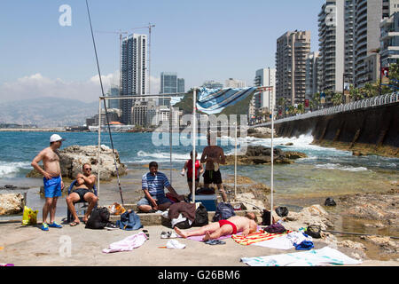 Beirut, Lebanon. 25th May 2016. People enjoy the sunshine at the seafront   on a hot day in the Lebanese capital Credit:  amer ghazzal/Alamy Live News Stock Photo