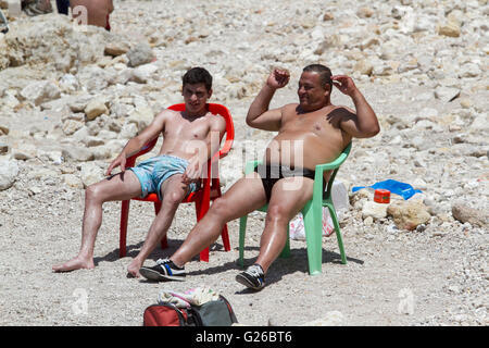 Beirut, Lebanon. 25th May 2016. People sunbathe at the seafront  on a hot day in the Lebanese capital Credit:  amer ghazzal/Alamy Live News Stock Photo