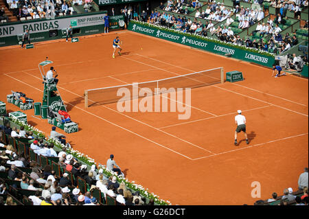 Stade Roland Garros, Paris, France. 25th May, 2016. Roland Garros French Open Tennis Day Four. General view of Court Philippe Chatrier during the match between Andy Murray (2) (GBR) and Mattias Bourgue (FRA). Murray went on to win in 5 sets Credit:  Action Plus Sports/Alamy Live News Stock Photo