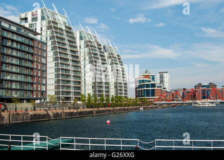 Salford Quays - Private apartments looking over waterfront at Media City Salford Quays. Stock Photo