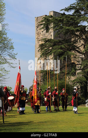 The sealed knot reenactment society forming up into ranks in the grounds of Newark on Trent Castle English civil war 1600's Stock Photo