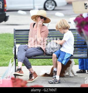 Julie Bowen entertains her three boys during a trip to the Farmers Market  Featuring: Julie Bowen Where: Los Angeles, California, United States When: 10 Apr 2016 Stock Photo